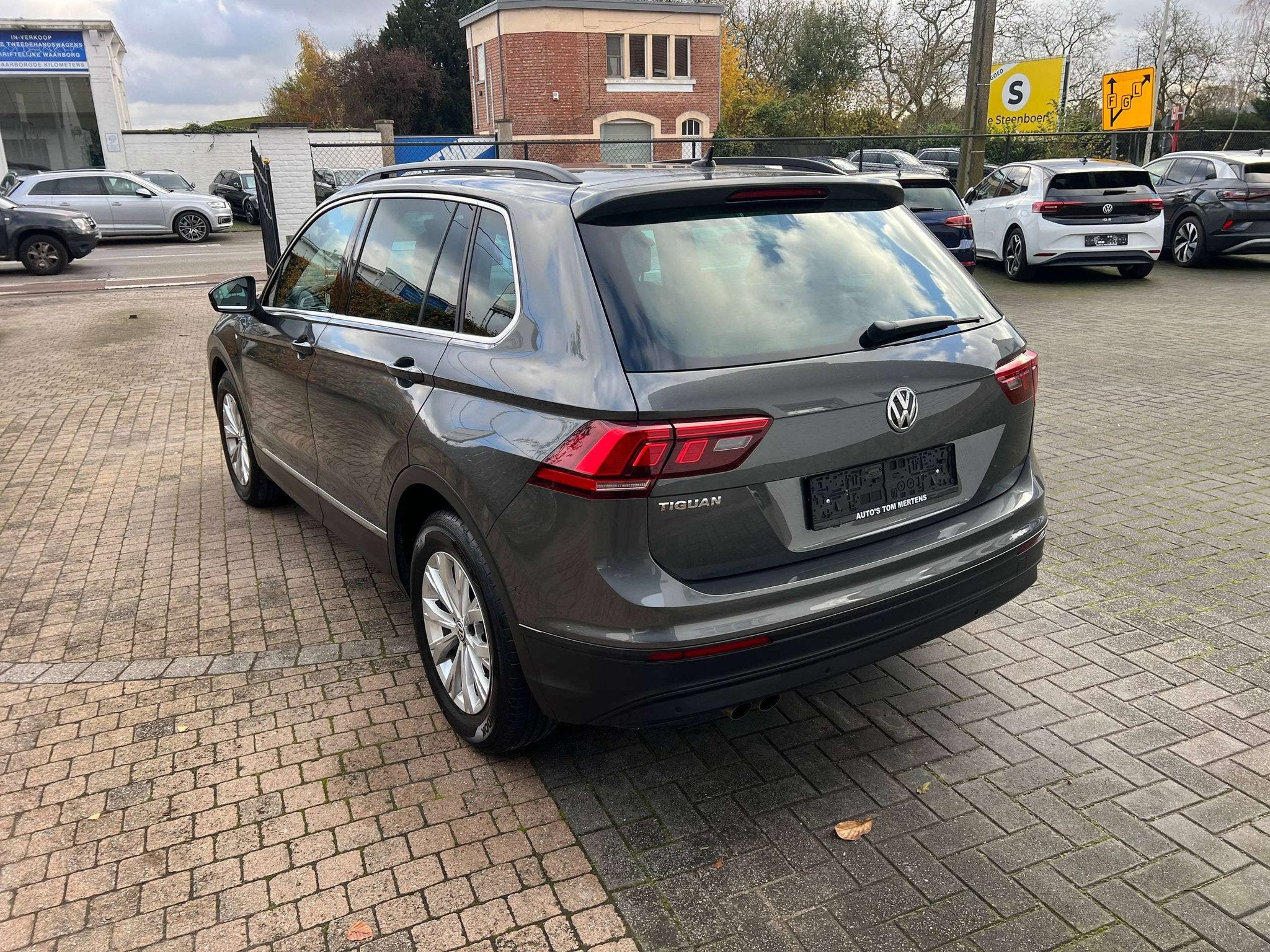 Volkswagen Tiguan Tiguan 1.5 TSI ACT Highline OPF DSG/alcant, 4 cilinders, Alcantara, Bedrijf, 5 zetels