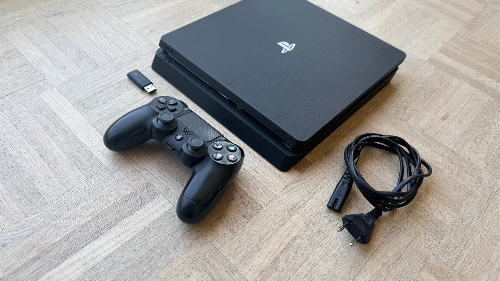 Playstation 4 Slim (500GB) + Controller, Consoles de jeu & Jeux vidéo, Enlèvement, Comme neuf, Slim