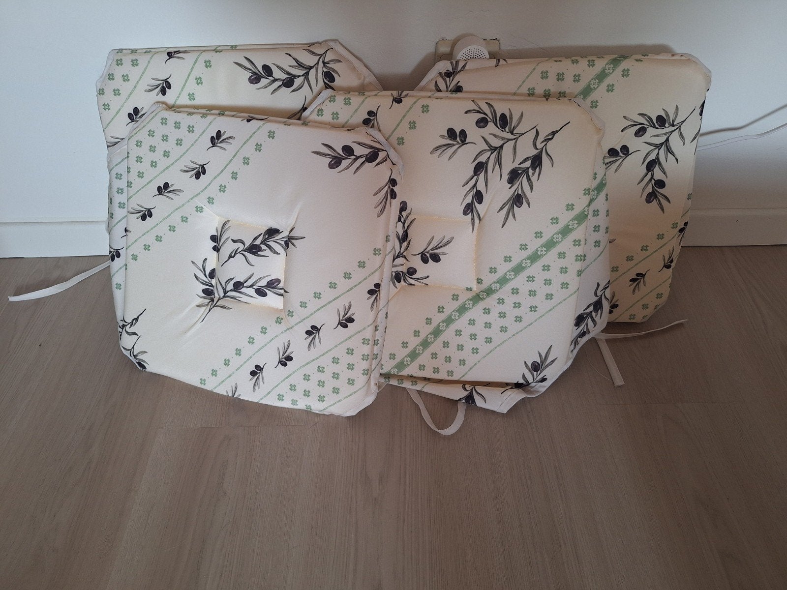 4 coussins ou  galettes de chaise anti-tache provençal