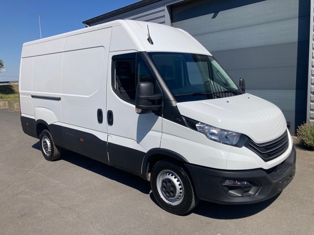Iveco Daily L3H2 12 cubes remorque 3500 kg, Autos, 100 kW, Euro 6, Entreprise, Boîte manuelle