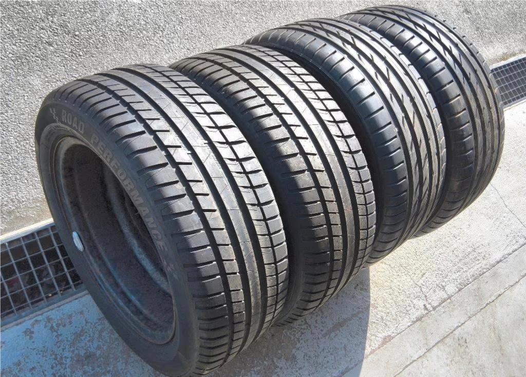très bons pneus été 225/50-16 avec des jantes BMW, Pneus et Jantes, 16 pouces, Pneus été, Enlèvement
