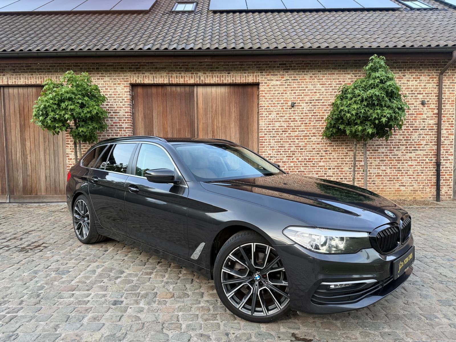 BMW 5-serie Touring 518dA Adblue Luxury line 2019, Auto's, Automaat, Achterwielaandrijving, 4 cilinders, Bruin