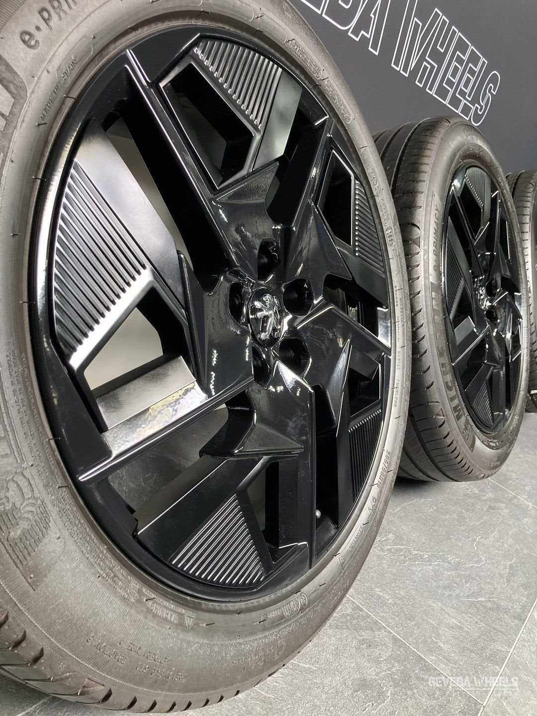 19” originele Peugeot 408 II GT / 3008 5008 velgen + banden, Autos : Pièces & Accessoires, Pneus et Jantes, Véhicule de tourisme