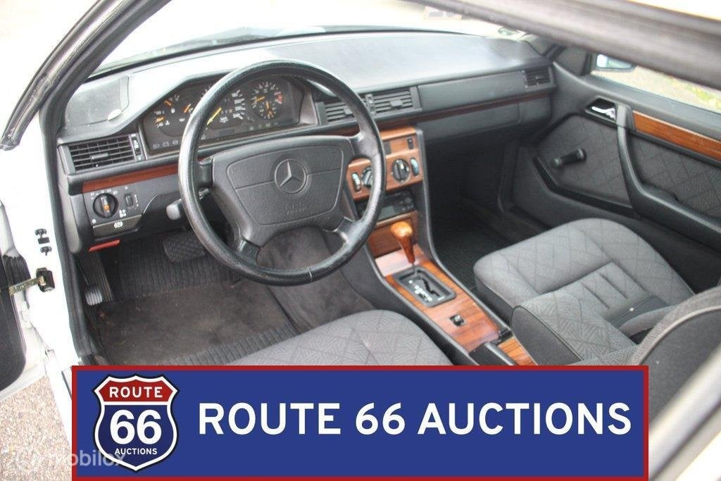 Mercedes-Benz 220 CE | 1993 | Route 66 Auctions, Auto's, Zwart, Mercedes-Benz, Bedrijf, Handgeschakeld