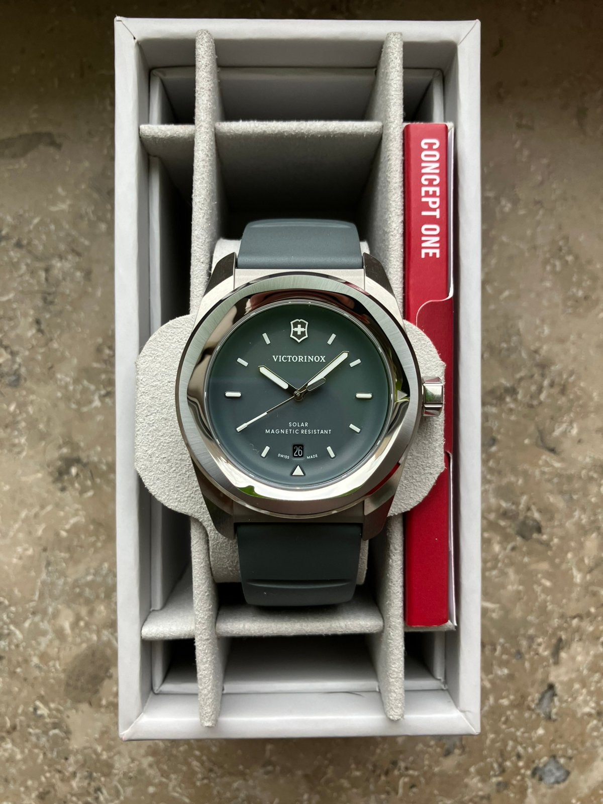 Victorinox Concept One Solar 39mm NIEUW, Bijoux, Sacs & Beauté, Autres marques, Enlèvement ou Envoi, Acier, Synthétique