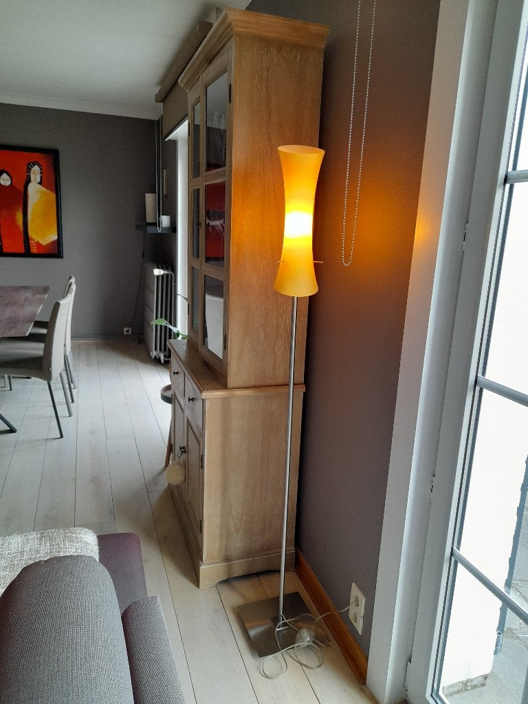 Magnifique lampadaire en verre sur base en métal, Maison & Meubles, Lampes | Lampadaires, Enlèvement, Verre