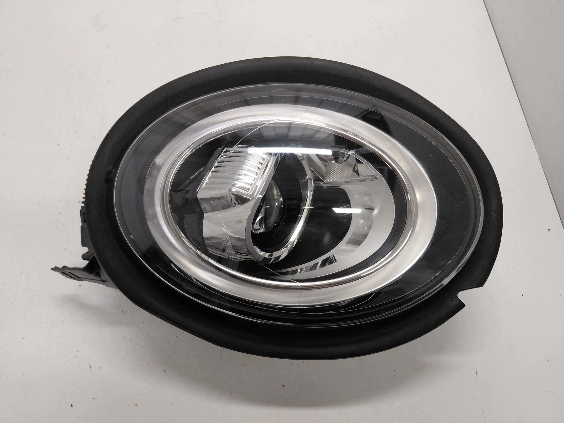 Phare droit Mini F55 F56 5A01166, Customer.service@mini.co.uk, BMW AG, Petuelring 130
80788  Munich, DE, Mini