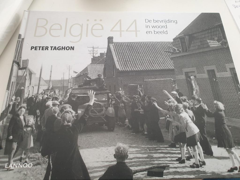 Peter Taghon - België '44   De bevrijding in woord en beeld, Boeken, 20e eeuw of later, Peter Taghon, Ophalen of Verzenden, Zo goed als nieuw