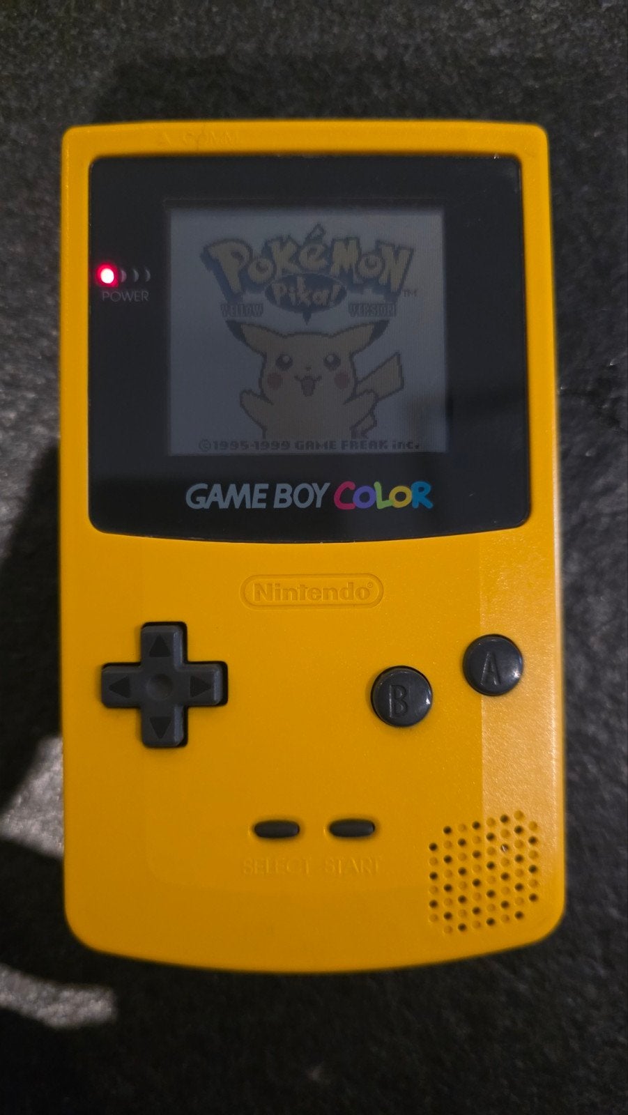 Gameboy Color met Pokémon Yellow, Games en Spelcomputers, Spelcomputers | Nintendo Game Boy, Ophalen of Verzenden, Zo goed als nieuw