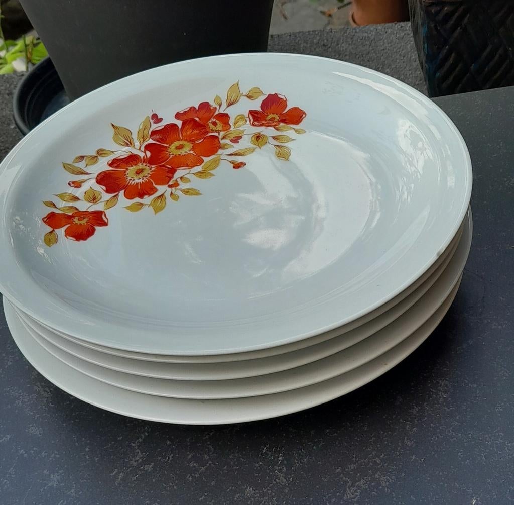 5 arcopal borden, bij een chipje af., Antiek en Kunst, Ophalen