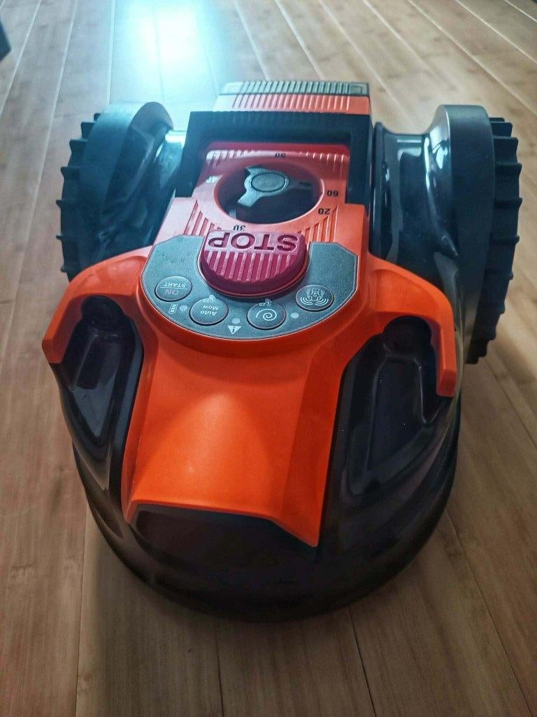 LawMaster tondeuse robot autonome, Enlèvement, Comme neuf, Plus de 25 cm, LawnMaster