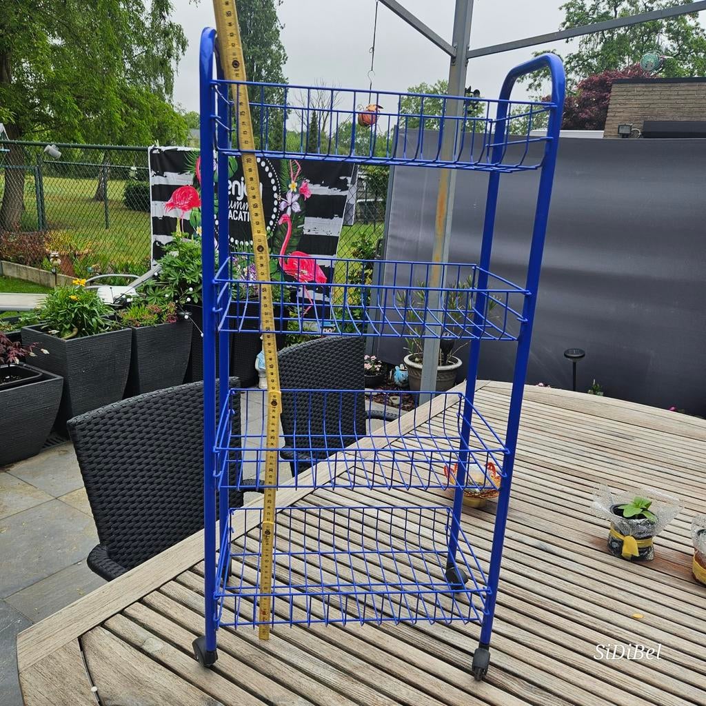 Rekje op wielen. 85 cm hoog, 40 cm breed, 22 cm diep., Ophalen