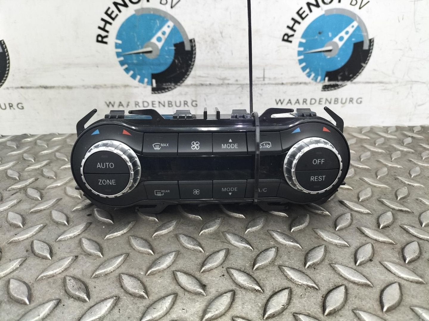 MERCEDES GLA CLASS 156 GLA200 Premium Plus  KACHEL BEDIENING, Ophalen of Verzenden, Gebruikt, ARN erkend