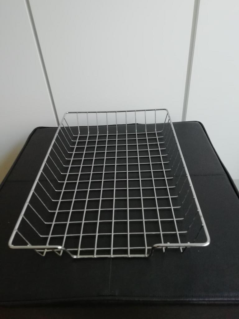 Vintage metalen klasseerbak, Ophalen
