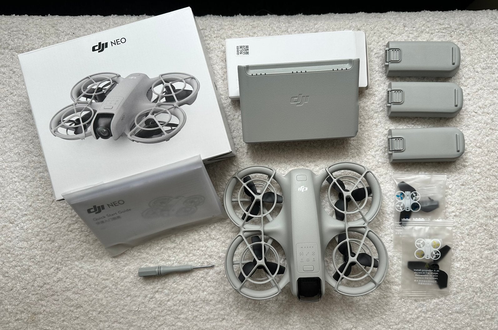 DJI Neo + Fly More + Care, TV, Hi-fi & Vidéo, Drones, Drone avec caméra, Enlèvement ou Envoi, Moins de 250 g, 5 à 10 km