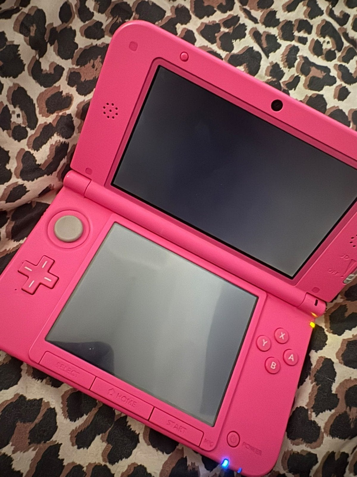 Nintendo 3DS XL Tomodachi Life Edition Roze + Tomodachi Life, Games en Spelcomputers, Met games, Ophalen of Verzenden, Roze, 3DS