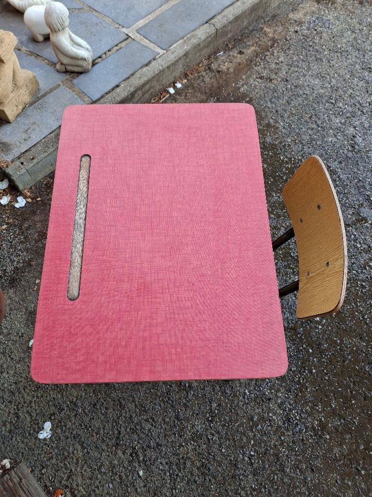 Petit bureau d'écolier, Enlèvement