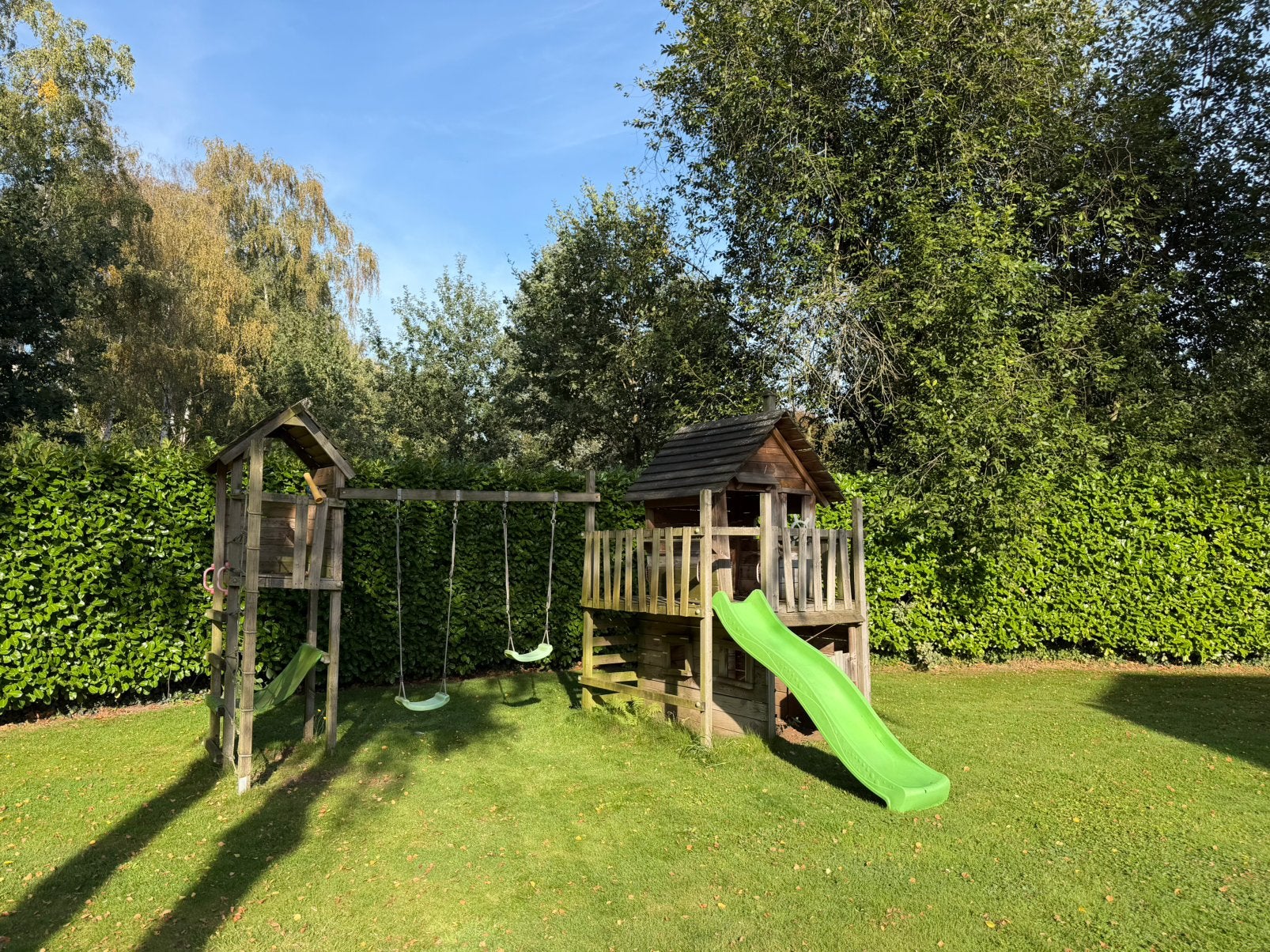 Speelhuis met 2 schommels en glijbaan, Kinderen en Baby's, Ophalen, Gebruikt, Glijbaan