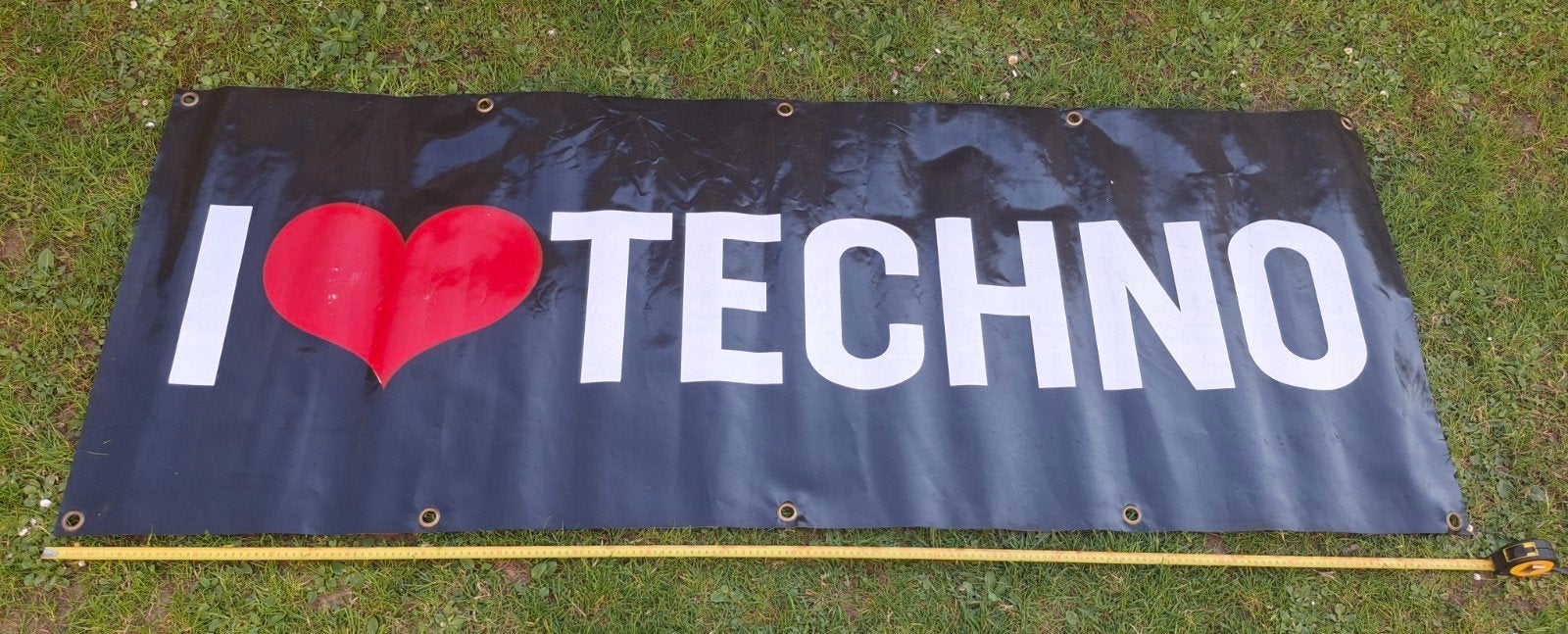 spandoek -I Love Techno- festival, Verzamelen, Ophalen