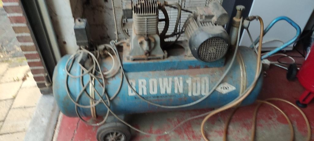 Brown 100 Industriele compressor, Ophalen, Gebruikt, 200 tot 400 liter/min, 10 bar of meer