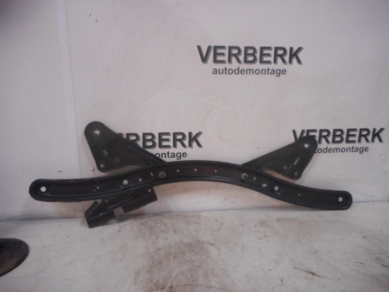 BERCEAU AVANT onderdeel van subframe Focus (av61101a80af), Henry-Ford-Straße  1
50735  Köln, DE, Ford-Werke GmbH, Kunden@ford.com