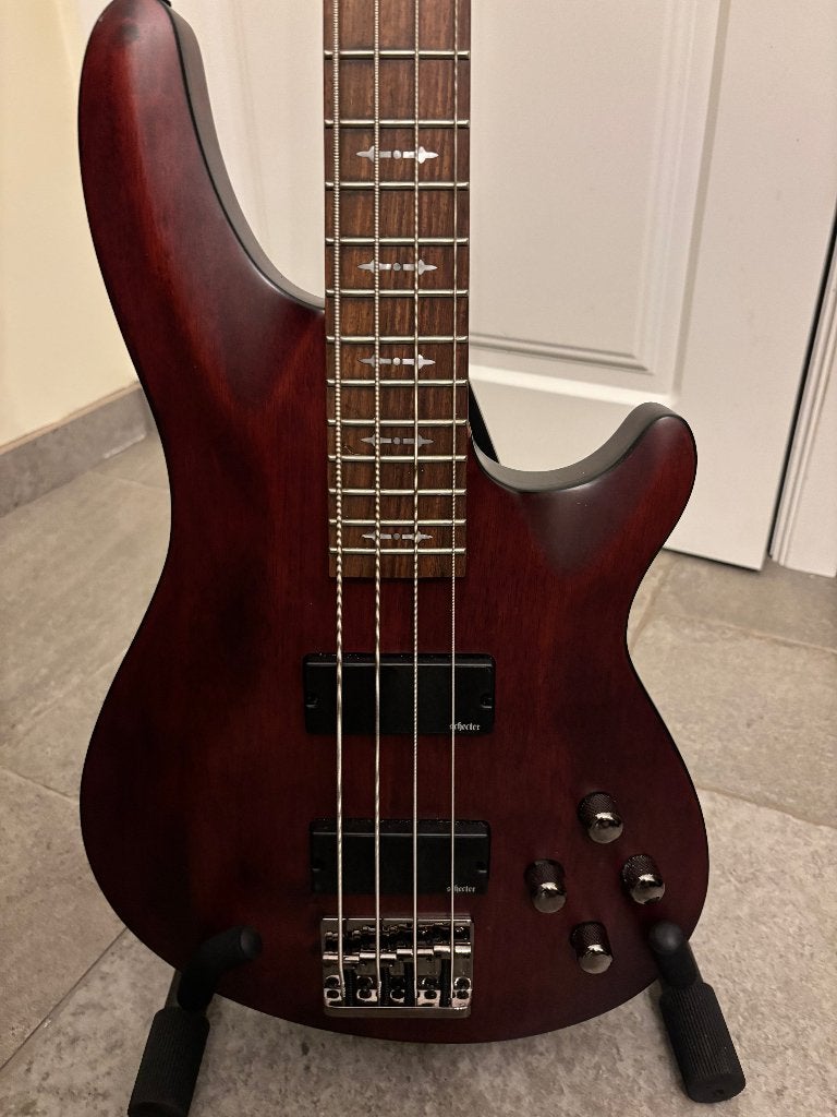 Schecter Omen 4 basgitaar, Musique & Instruments, Instruments à corde | Guitares | Basses, Enlèvement, Utilisé, Électrique