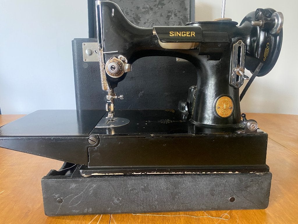 Machine à coudre vintage Singer Featherweight 221K, Antiquités & Art, Antiquités | Machines à coudre, Enlèvement
