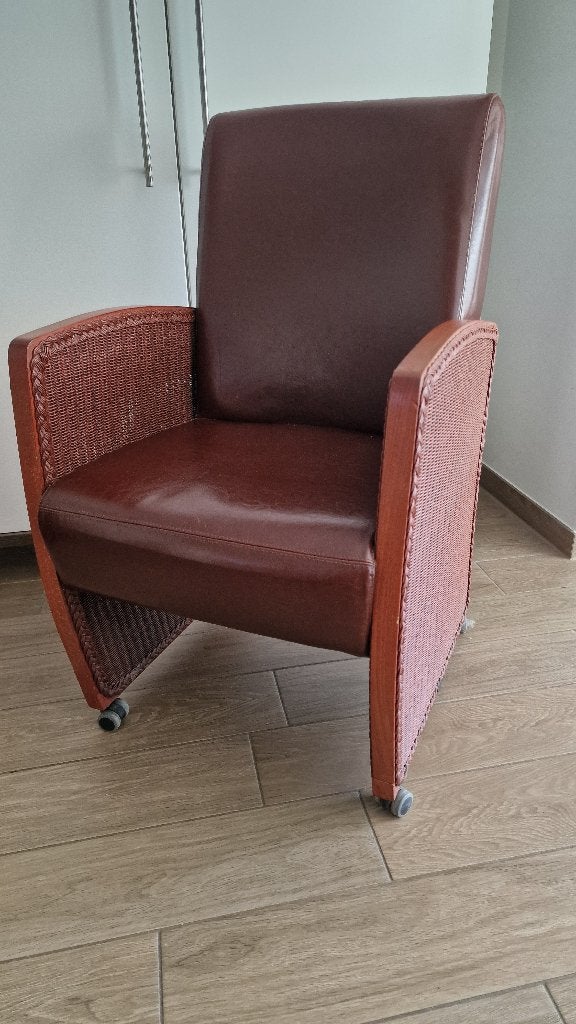 Stoel bruin Leder / Rotan op wieltjes, Huis en Inrichting, Stoelen, Gebruikt, Eén, Hout, Leer, Riet of Rotan, Bruin, Ophalen