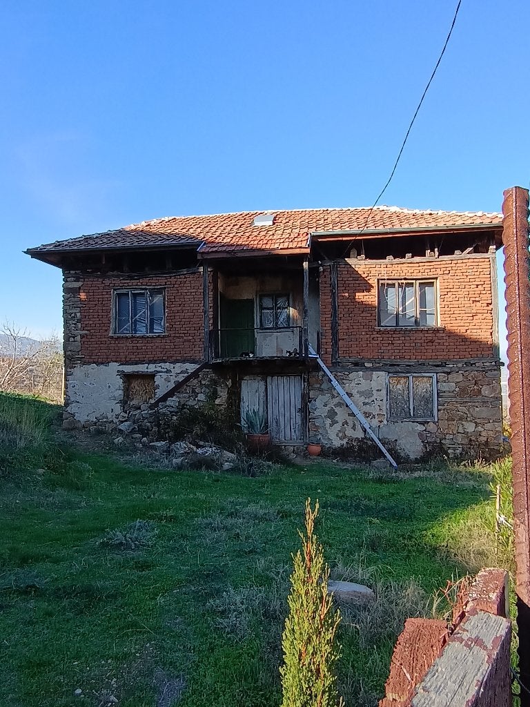 Oude cottage te koop in in het zuidwesten van Bulgarije., Immo, Étranger, Village, Maison d'habitation, 5 pièces, 52 m²