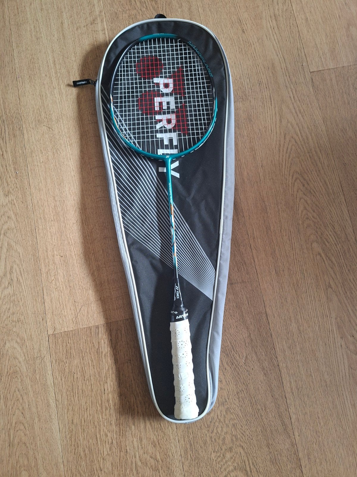 Yonex badmintonracket, Ophalen