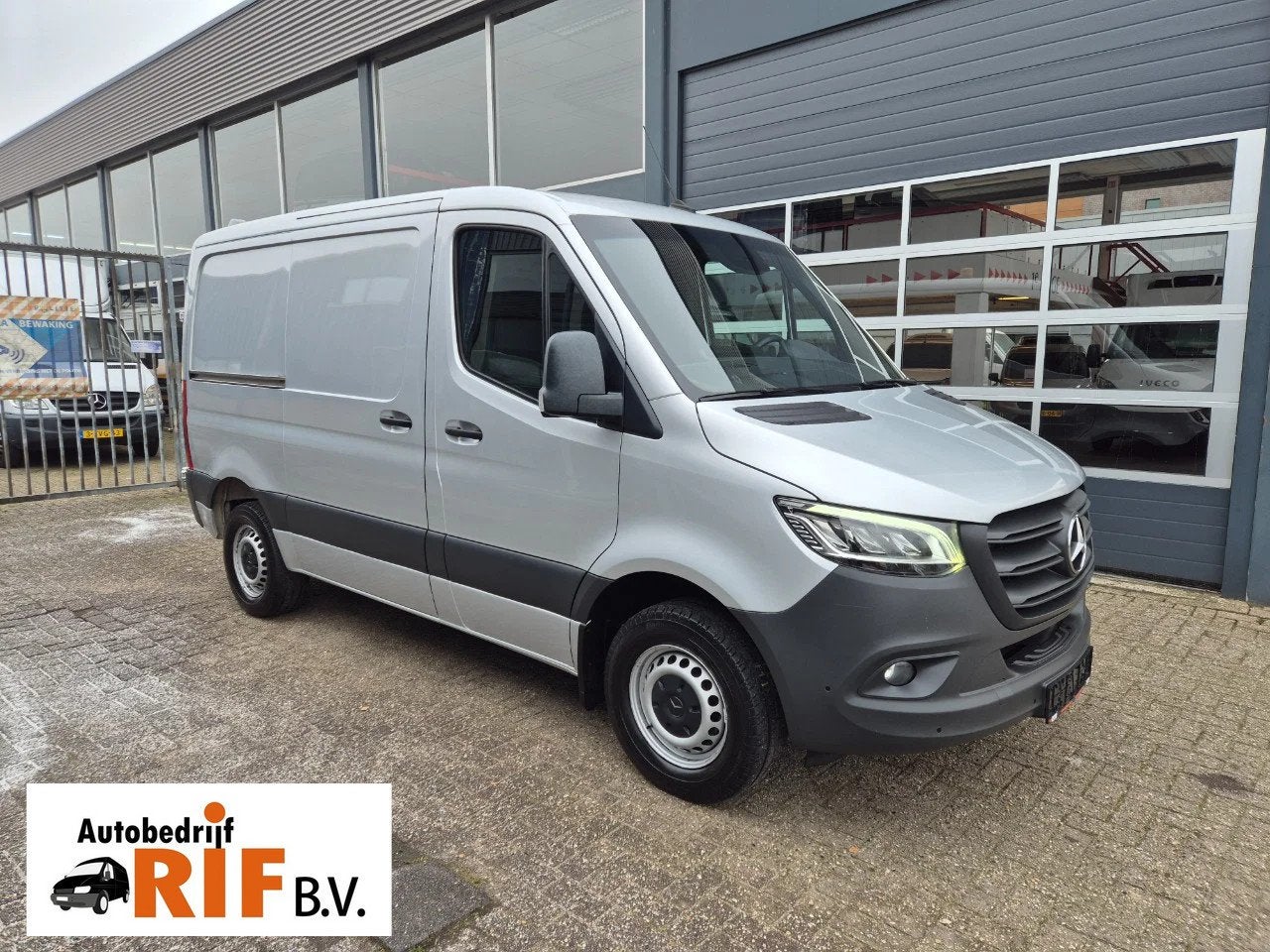 Mercedes-Benz Sprinter 317 CDI L1H1 Aut/ Standkachel/ Sortim, Argent ou Gris, Achat, Euro 6, Entreprise