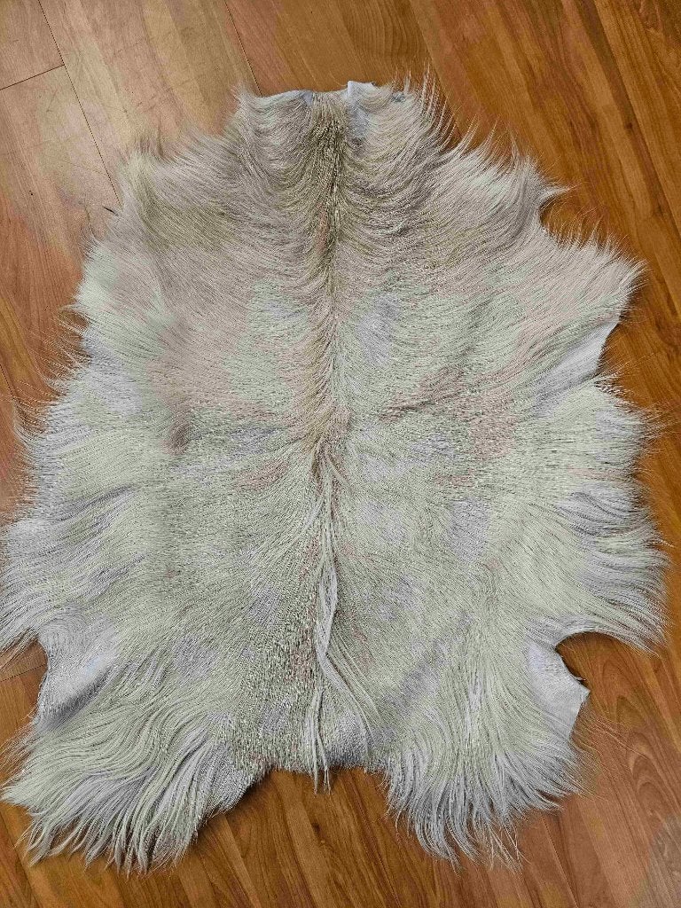 Peau de chèvre à poil long 82/70 cm, Envoi, Utilisé, Autres styles