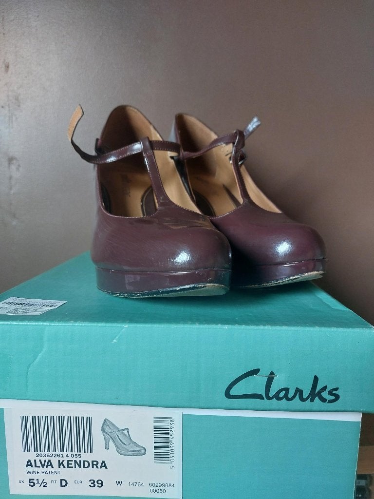 Clarcks pumps bordeaux hak 10 cm maat 39, Rouge, Escarpins, Enlèvement, Porté