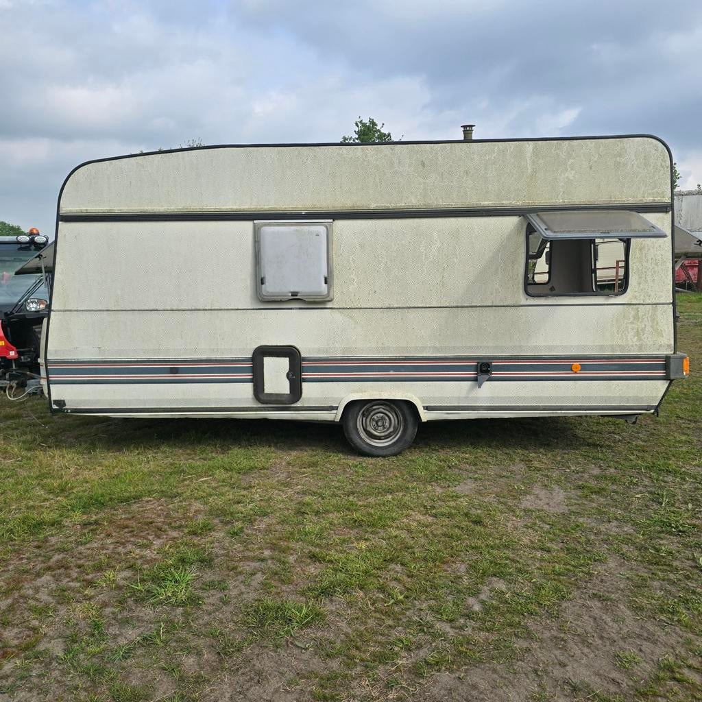 Caravan met papieren werfkeet container chassis bouw weide, Ophalen
