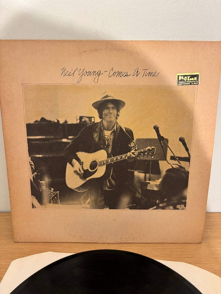 LP - Neil Young - Comes a time, LP, Gebruikt, Soundtrack, Ophalen of Verzenden