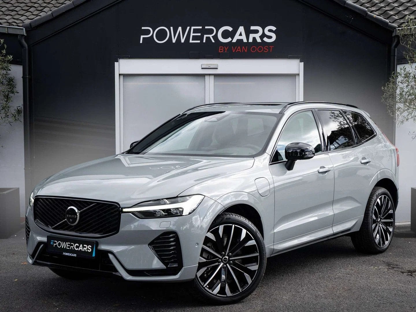 Volvo XC60 T6 PHEV AWD Plus Dark | Nieuw | Top Deal! |, Auto's, Automaat, Gebruikt, Zwart, 4 cilinders