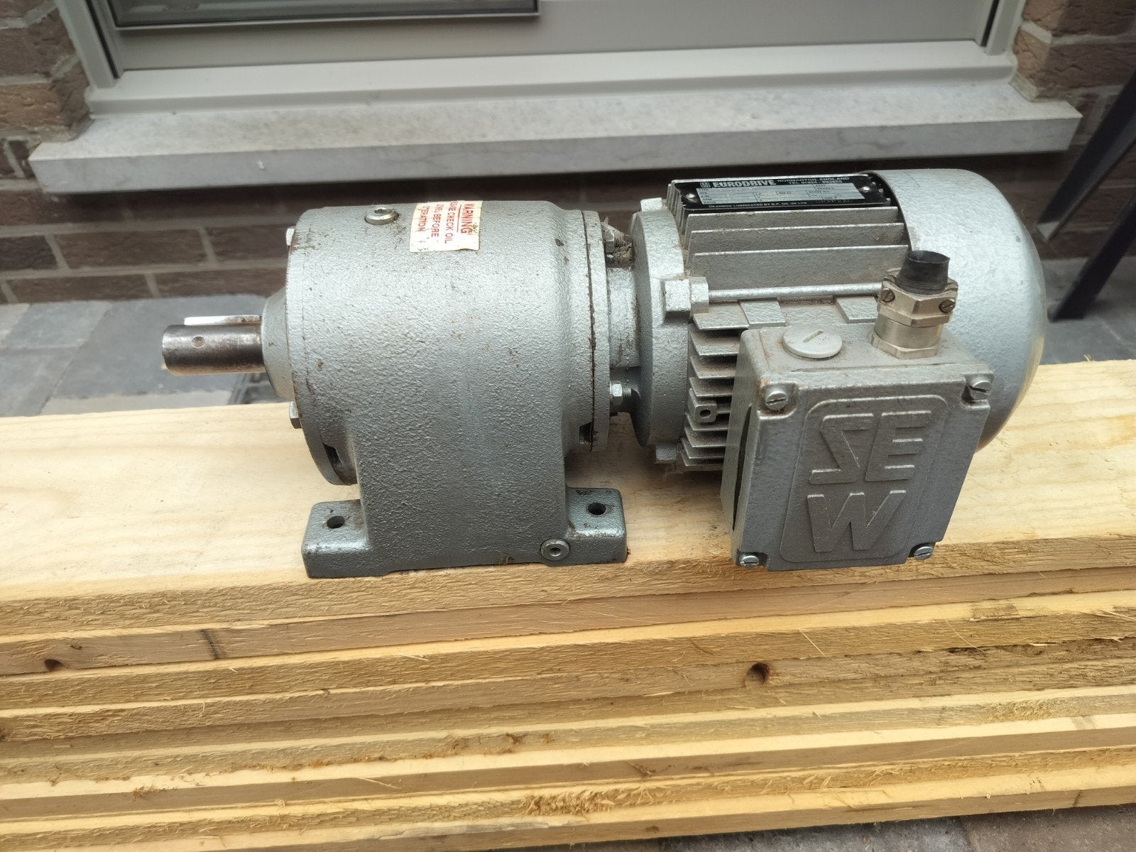 Elektromotor 220 - 380v met reductiekast, Doe-het-zelf en Bouw, Motoren, Ophalen, Elektromotor