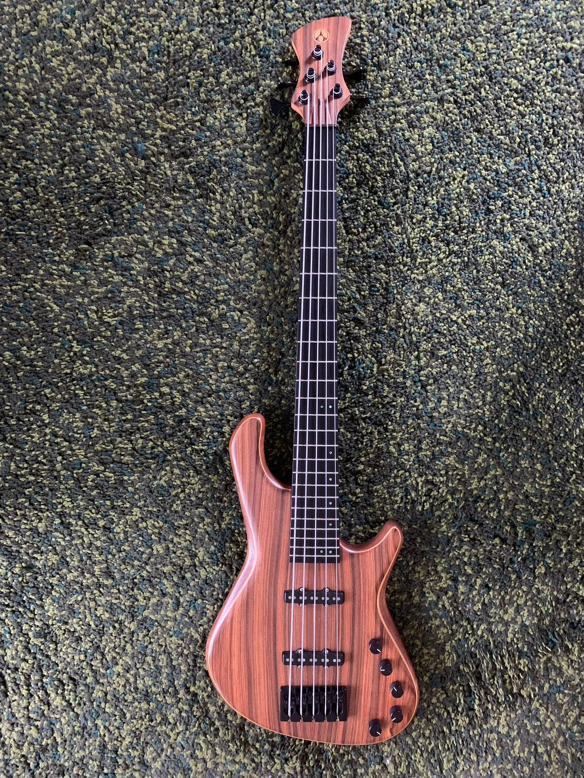 Adamovic Saturn 5, Musique & Instruments, Instruments à corde | Guitares | Basses, Comme neuf, Enlèvement