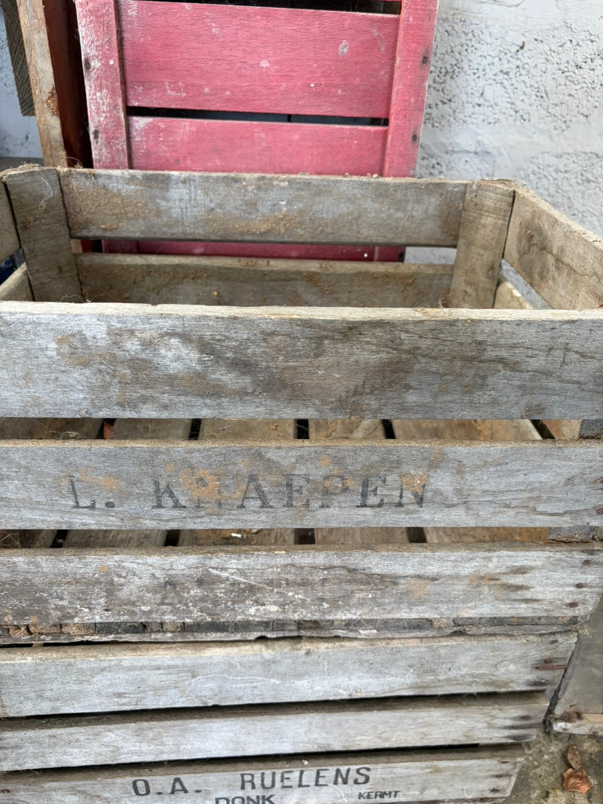 Oude kist met opschrift, Ophalen, Gebruikt