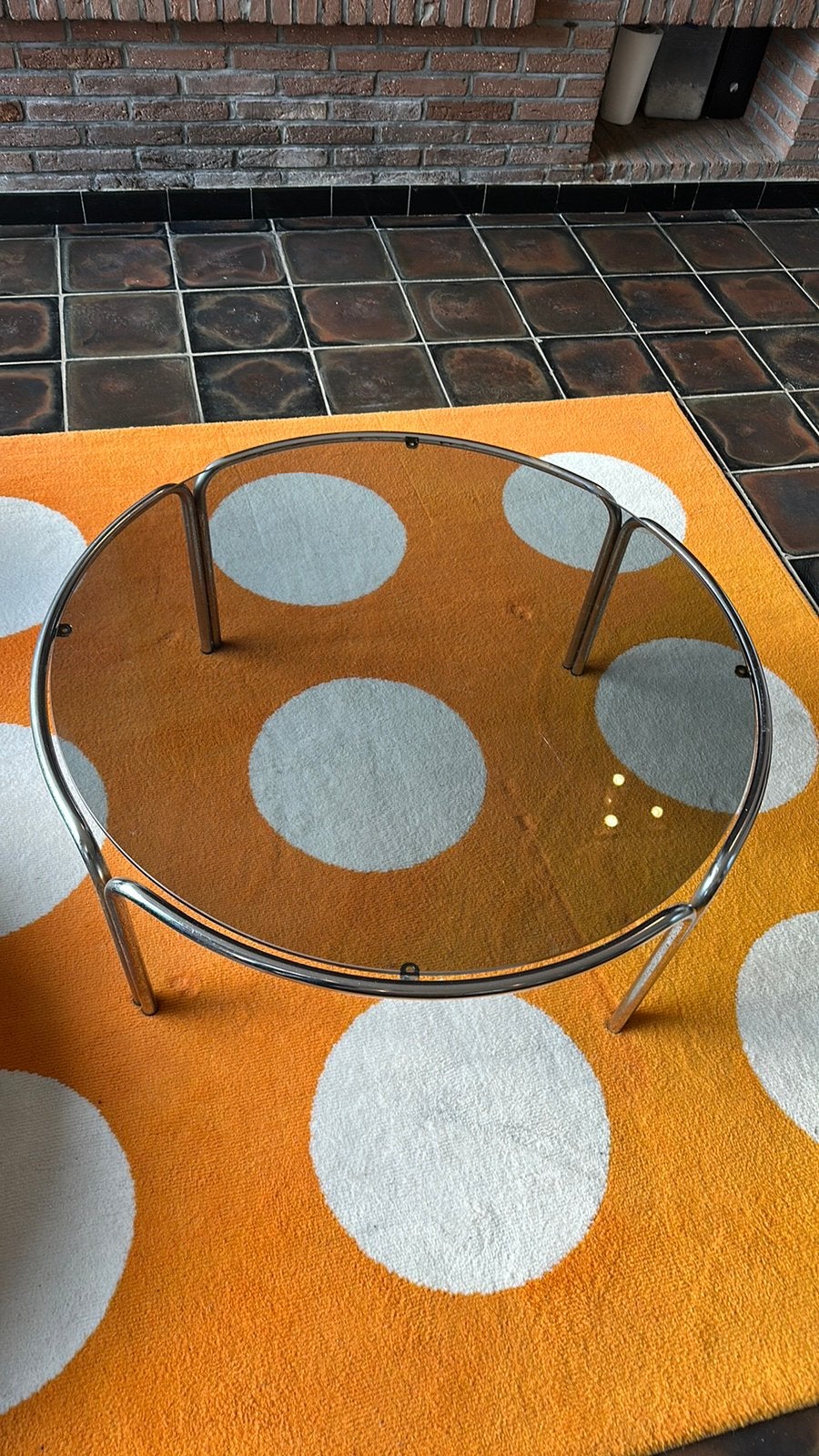 Ronde tafel met glazen blad en metalen structuur., Ophalen, Zo goed als nieuw