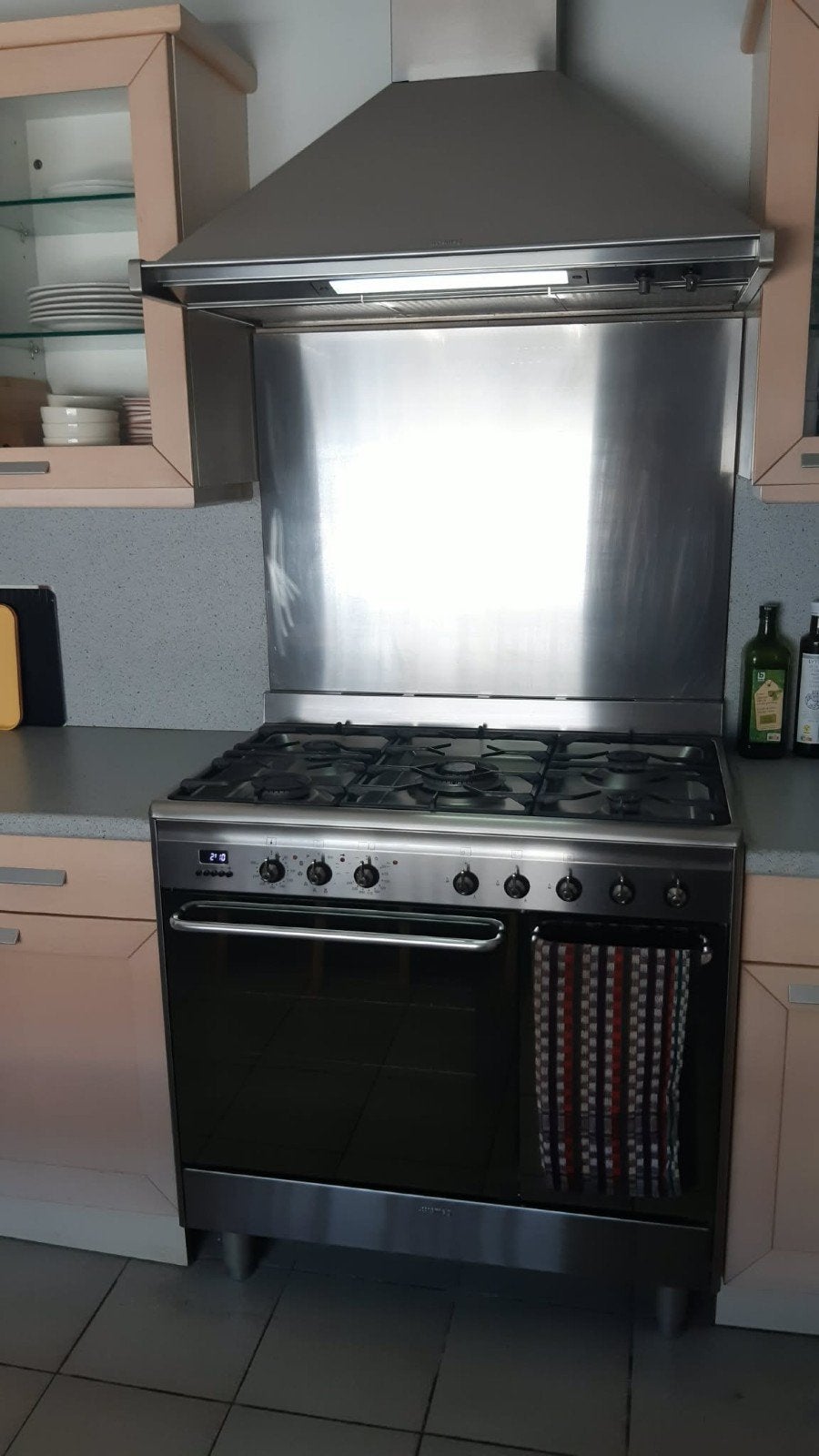 Gasfornuis SMEG 5 pits met dubbele oven en dampkap, 60 cm of meer, Zo goed als nieuw, Gas, Vrijstaand