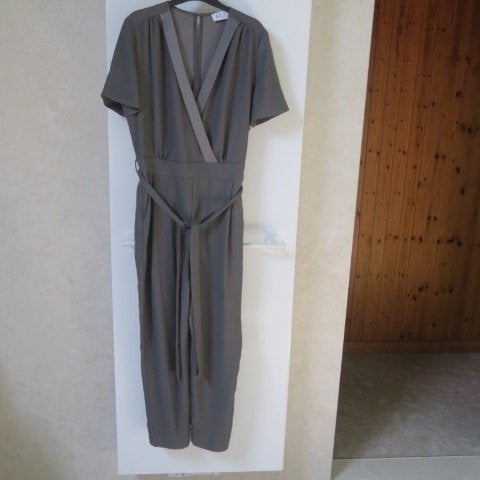 Jumpsuit nieuw grijs met knooplint v-hals Heart Mind mt 40, Vêtements | Femmes, Combinaisons, Neuf, Taille 38/40 (M), Gris, Enlèvement ou Envoi
