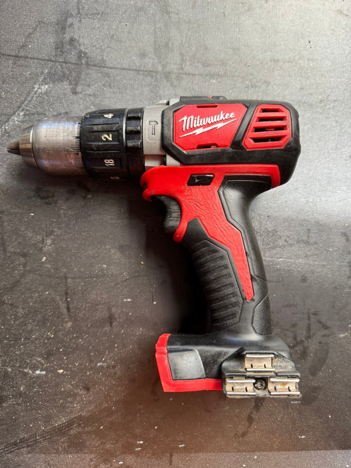 Perseuse visseuse Milwaukee M18 BPD, Enlèvement, Comme neuf, Foreuse et Perceuse