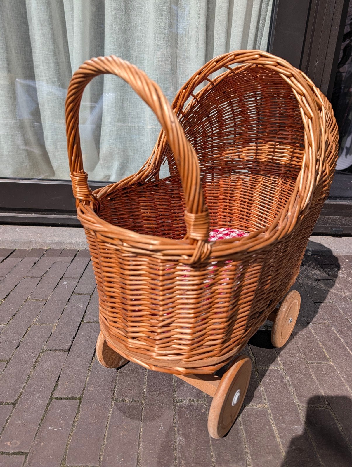 rieten poppenwagen, Kinderen en Baby's, Speelgoed | Poppen, Ophalen of Verzenden, Gebruikt, Babypop