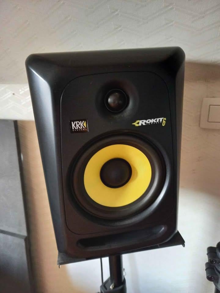Krk Rokit 6 g3 met vloerstaanders, Ophalen, Zo goed als nieuw