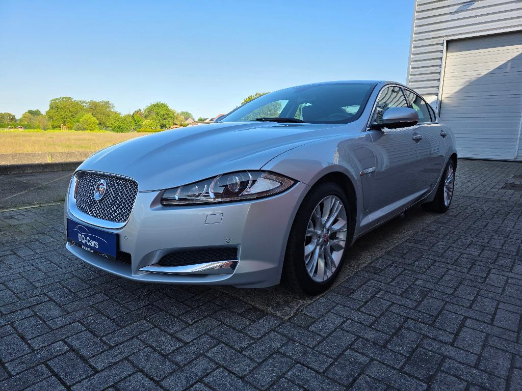 Jaguar XF - 2.2 diesel - 163 pk, Lichtsensor, 4 cilinders, Bedrijf, Zilver of Grijs