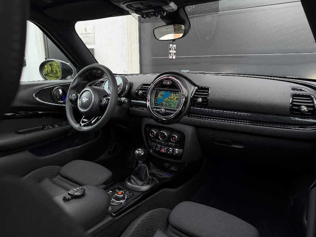 MINI Clubman | PANO | HARMAN KARDON | CAMERA | KEYLESS | LED, Auto's, Mini, Leder en Stof, Bedrijf, 131 g/km, 1395 kg