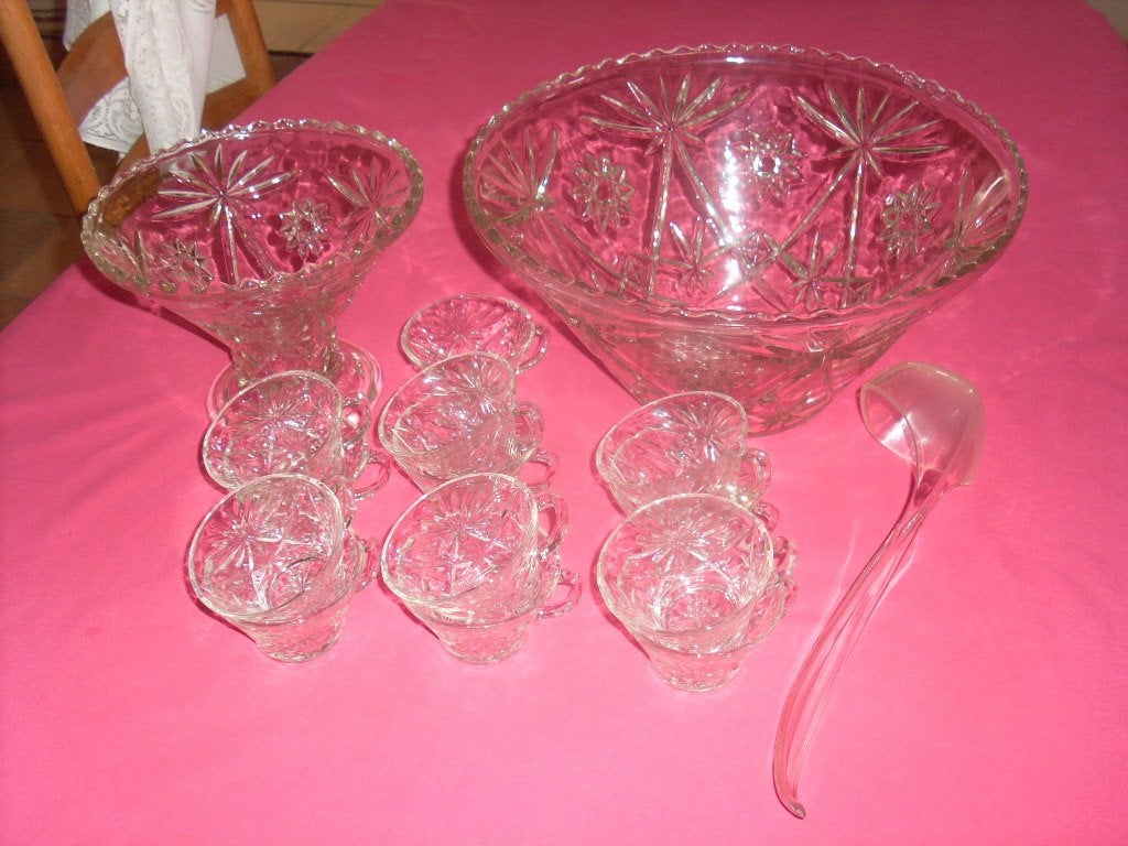 service à cocktail + louche + 13 tasses, Enlèvement, Comme neuf, Verre, Récipient(s)