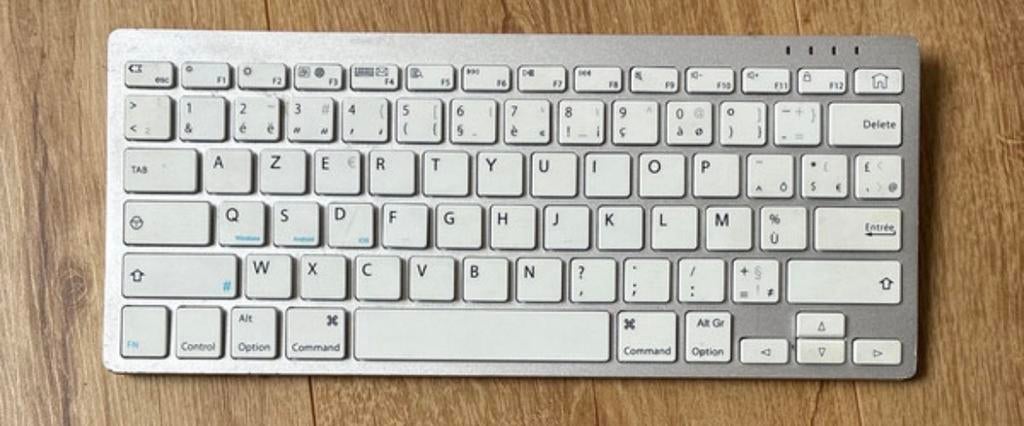 Clavier Apple (peu utilisé), Informatique & Logiciels, Claviers, Comme neuf, Azerty, Sans fil, Ergonomique, Repliable, Ensemble clavier et souris