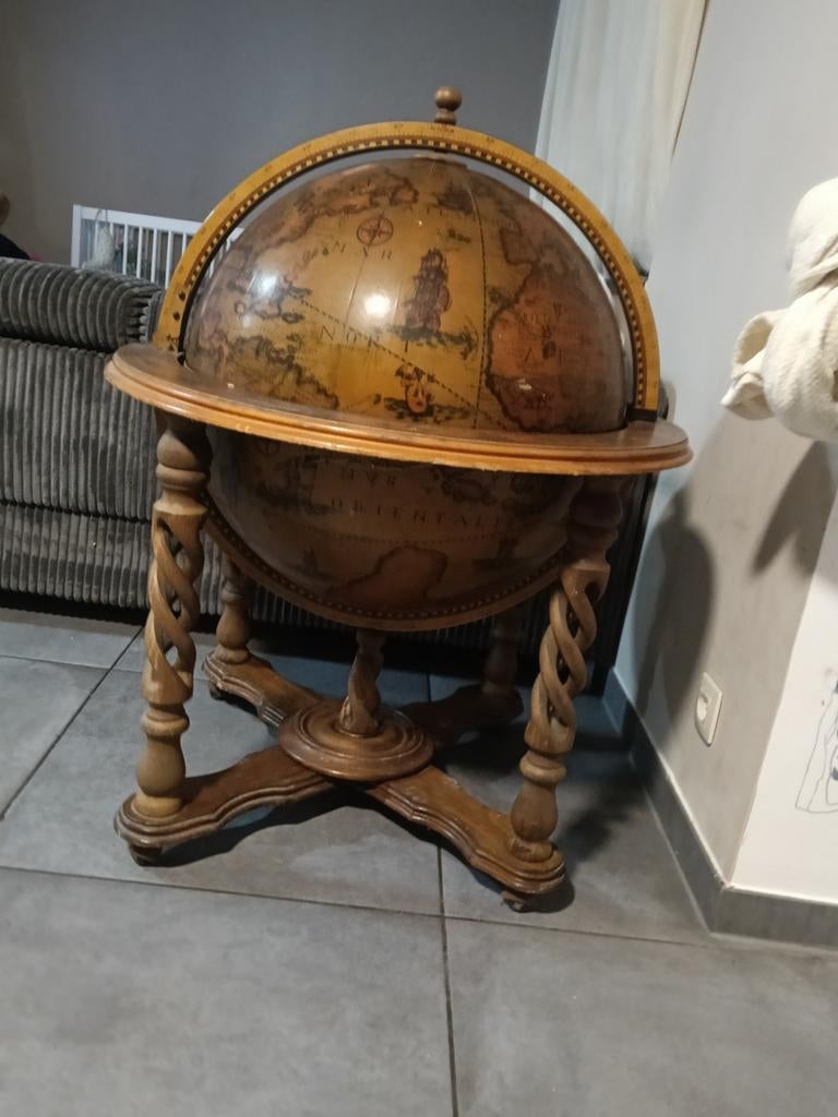 Globe bar, Enlèvement ou Envoi, Interactif, Utilisé